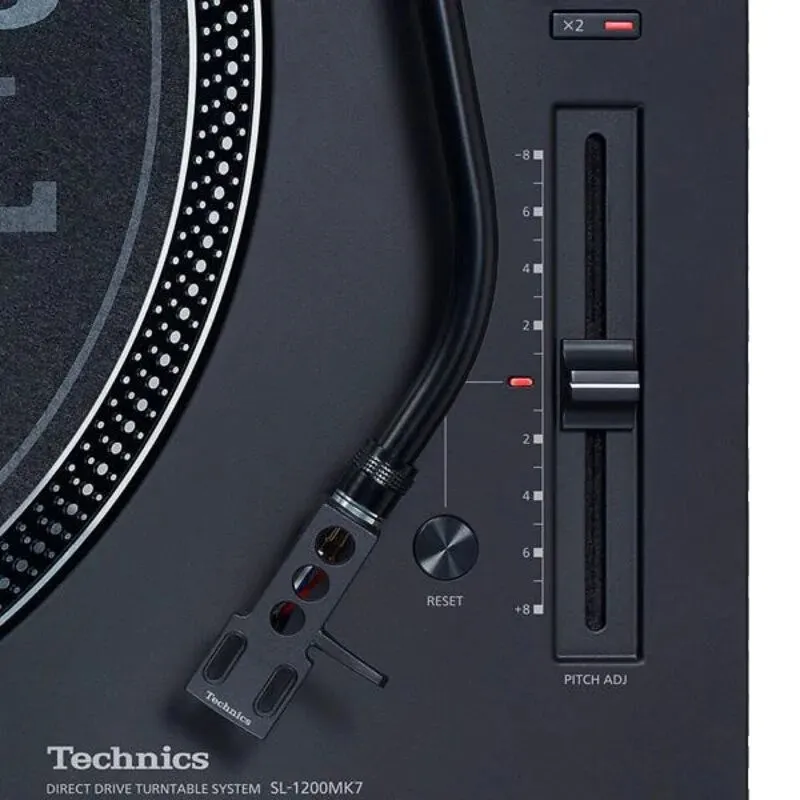 Giradiscos Technics SL 1210 MK7 detalle de la zona del pitch