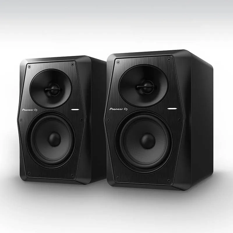 Pareja de Monitores Activos Pioneer DJ VM-50 vista lateral ambos en color negro