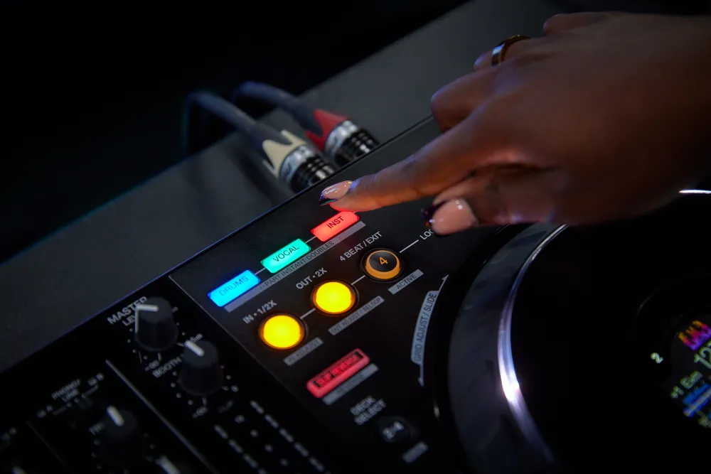 Vista del controlador DJ Pioneer DJ FLX10 sobre el Jog-wheel