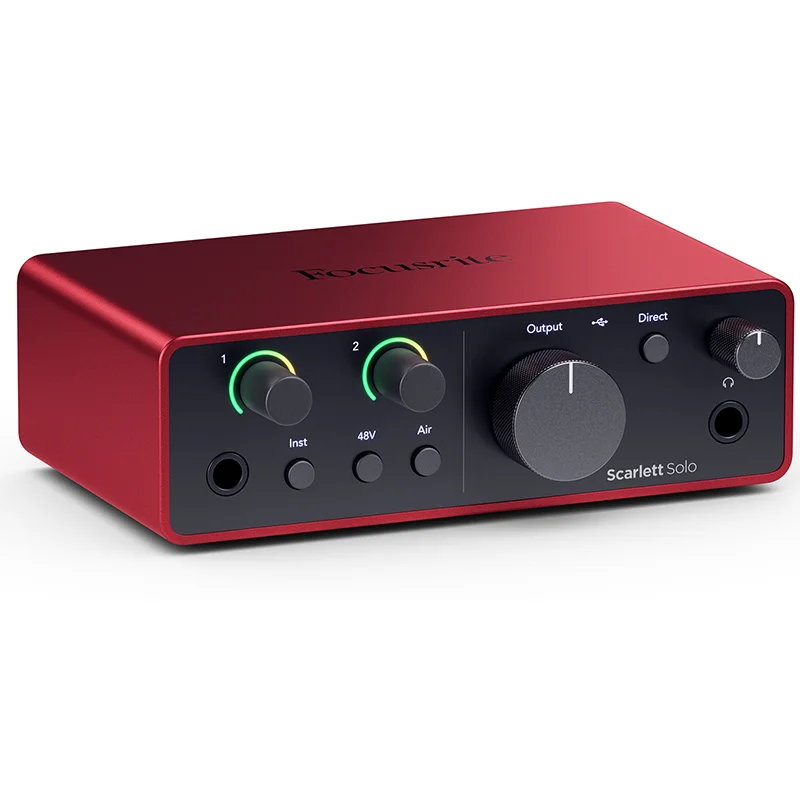 Interfaz de audio USB Focusrite Scarlett SOLO 4TH GEN vista frontal un poco ladeada hacia la derecha