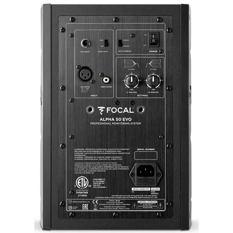Monitor activo profesional Focal Alpha 50 EVO vista trasera donde se pueden ver los controles del amplificador