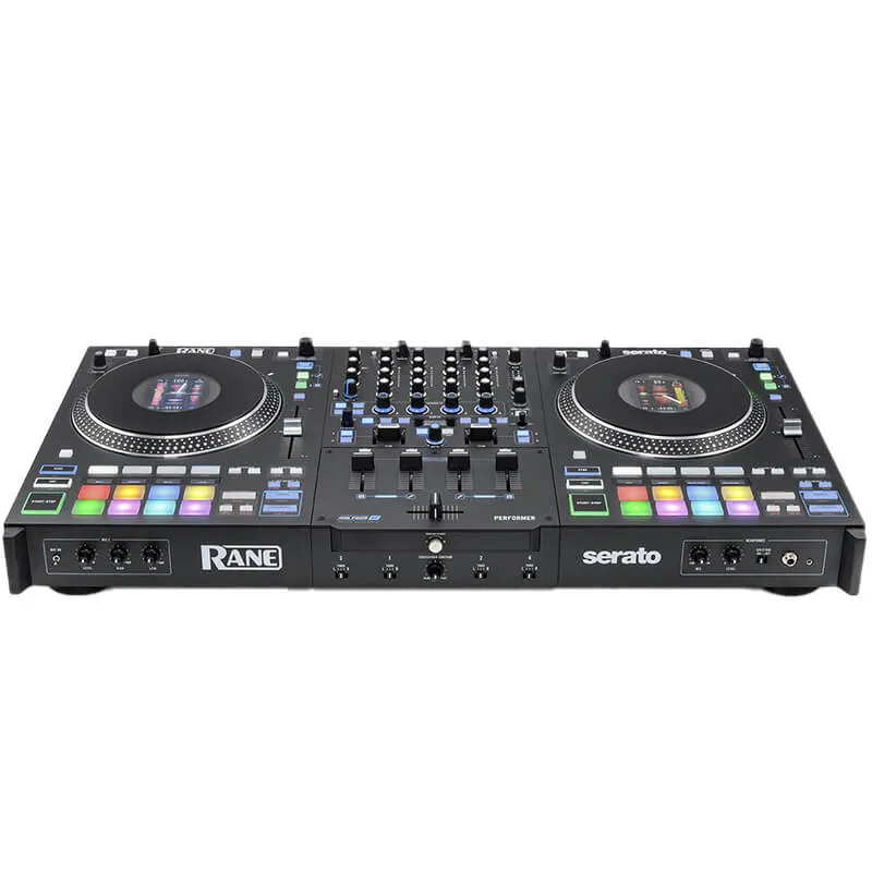 Vista frontal elevada del controlador DJ Rane Performer mostrando los detalles de los platos y los controles frontales. Incluye controles dedicados para loops, efectos y mezclas, proporcionando un control total sobre la música.