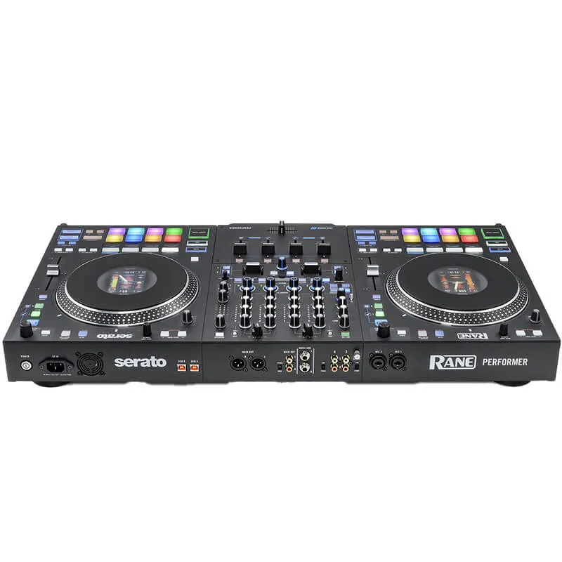 Vista trasera del controlador DJ Rane Performer mostrando las conexiones y puertos disponibles. Incluye múltiples salidas y entradas para audio, USB y MIDI, permitiendo una integración completa en cualquier setup de DJ.
