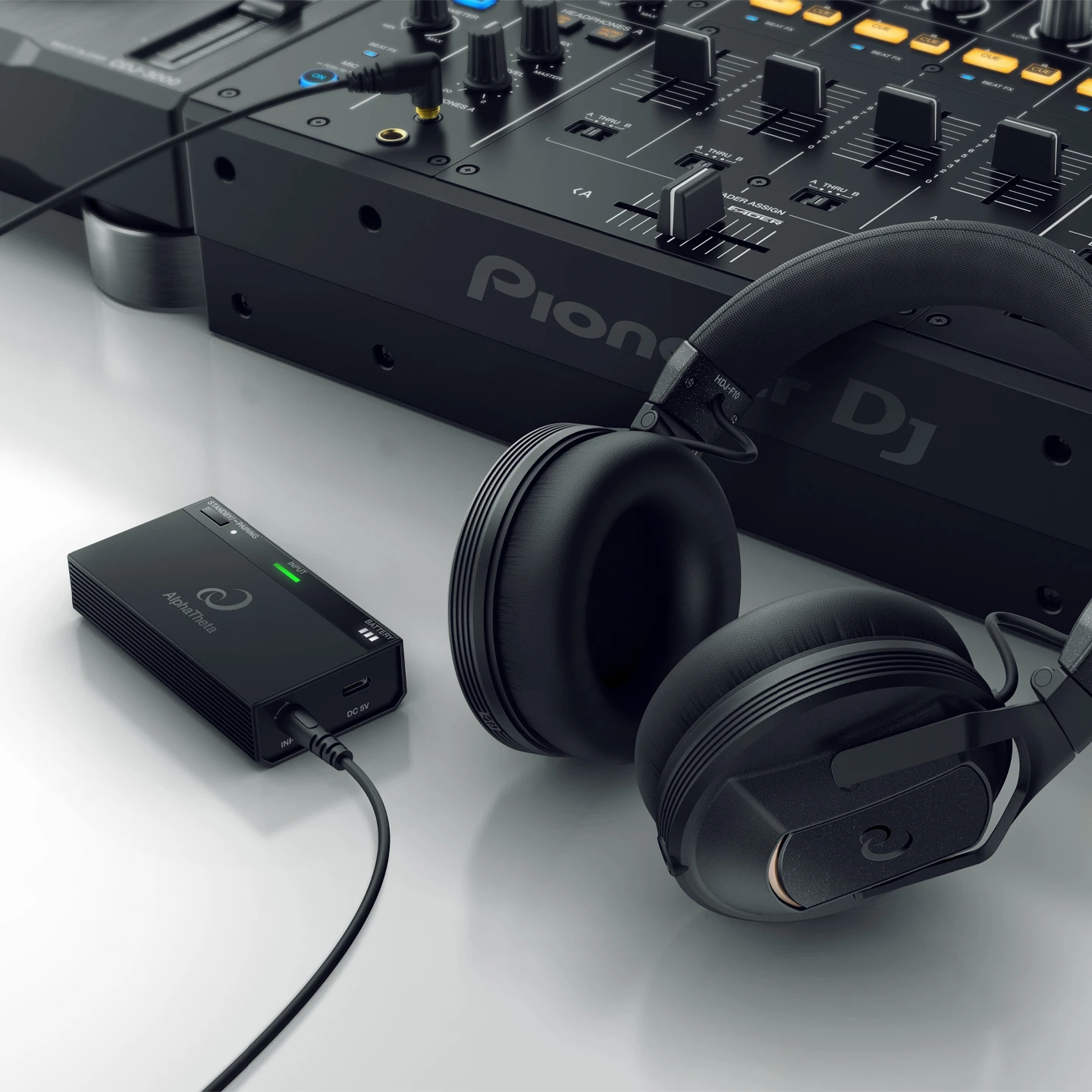 AlphaTheta HP-TX01 transmisor para auriculares de DJ inalámbricos profesionales en set