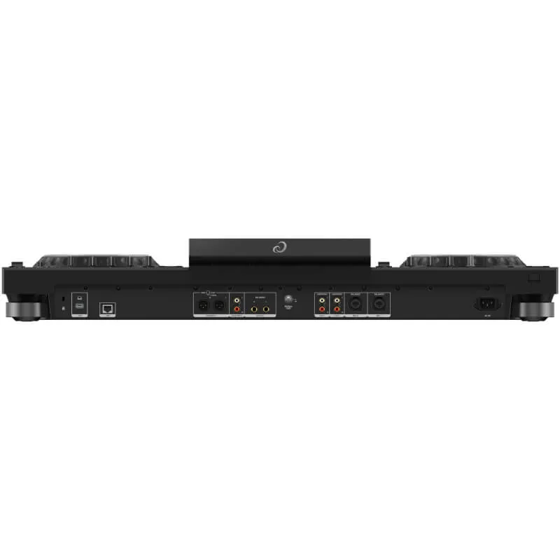 Vista frontal completa del controlador DJ AlphaTheta XDJ-XZ, mostrando el diseño plano con jog wheels, ecualizadores, pantalla táctil central y diversos controles de mezcla y efectos a ambos lados del equipo.