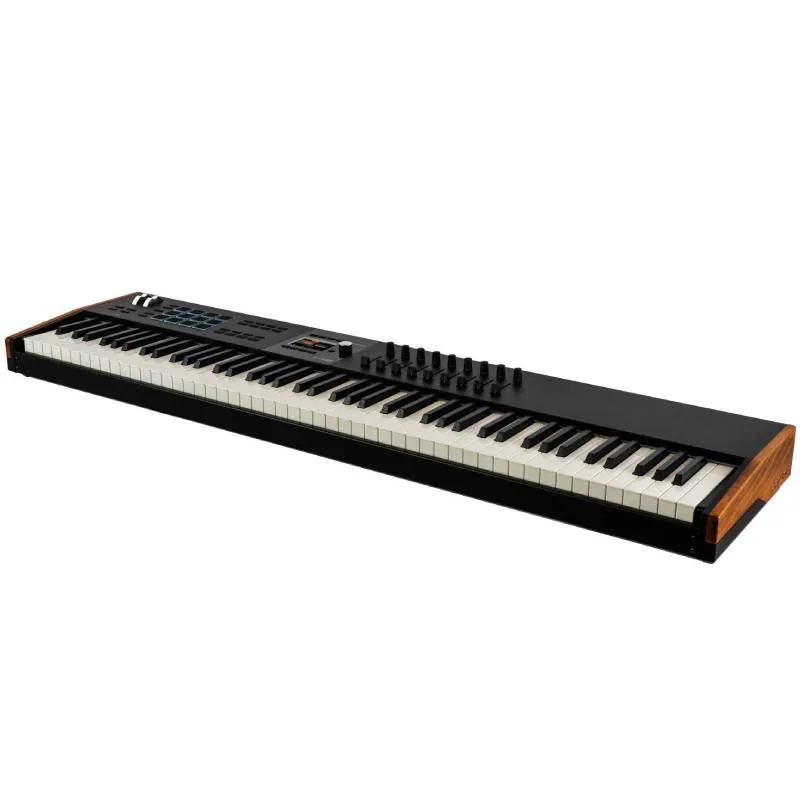 Teclado Midi premium Arturia KeyLab 88 MK3 en color negro vista en ángulo