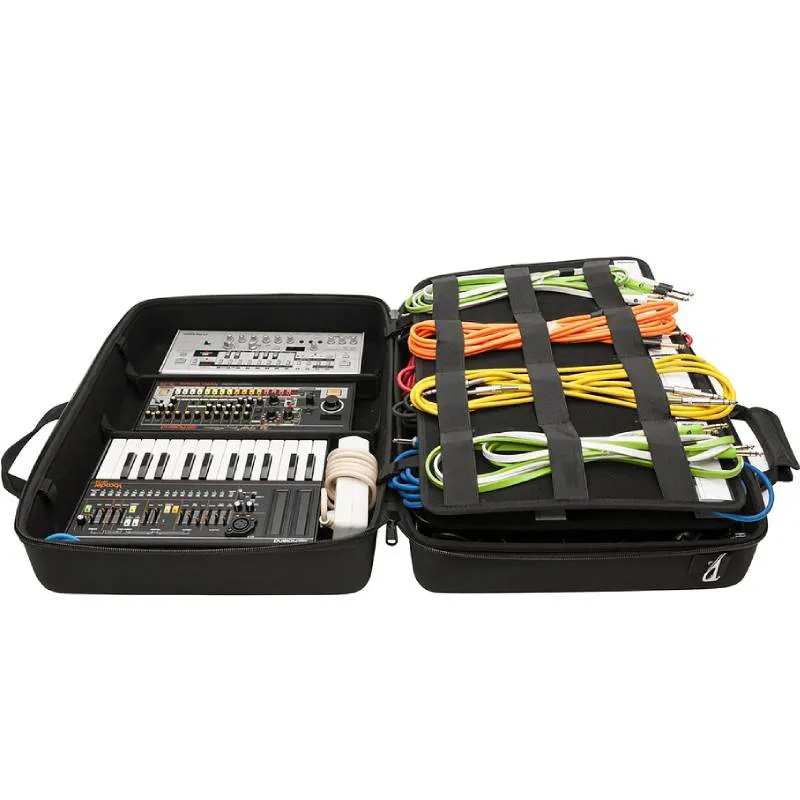 Maletín dj para transporte vista completamente abierto con material variado en su interior