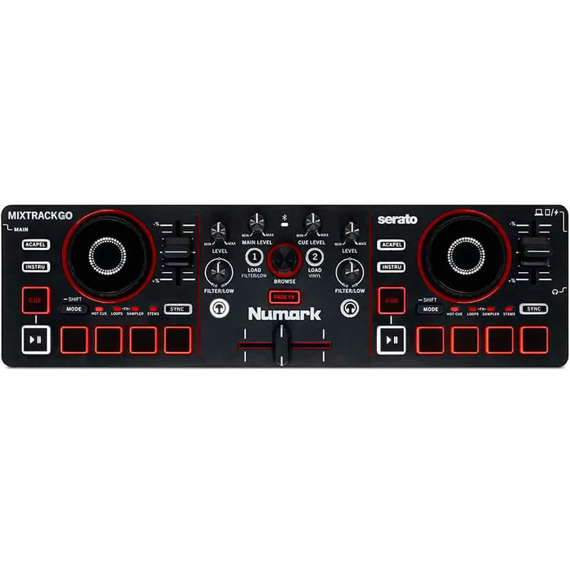 Vista frontal del controlador DJ Numark Mixtrack Go con jog wheels, pads de rendimiento, mezclador integrado y compatibilidad con Serato DJ Lite.